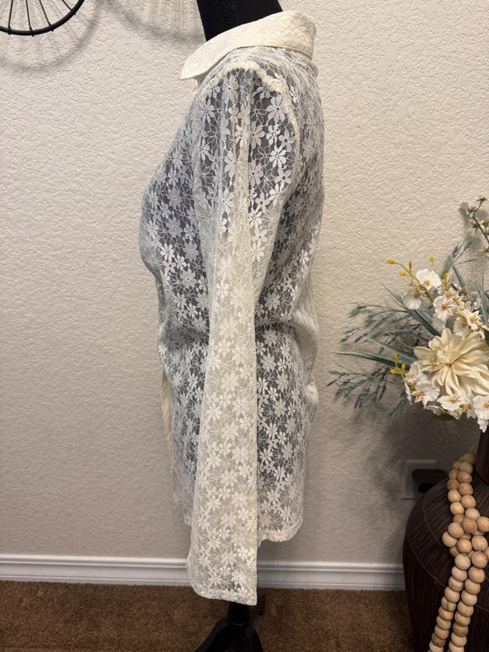 Willow & root Women's Ivory Lace Button-Front Blouse - L - Picture 3 of 9